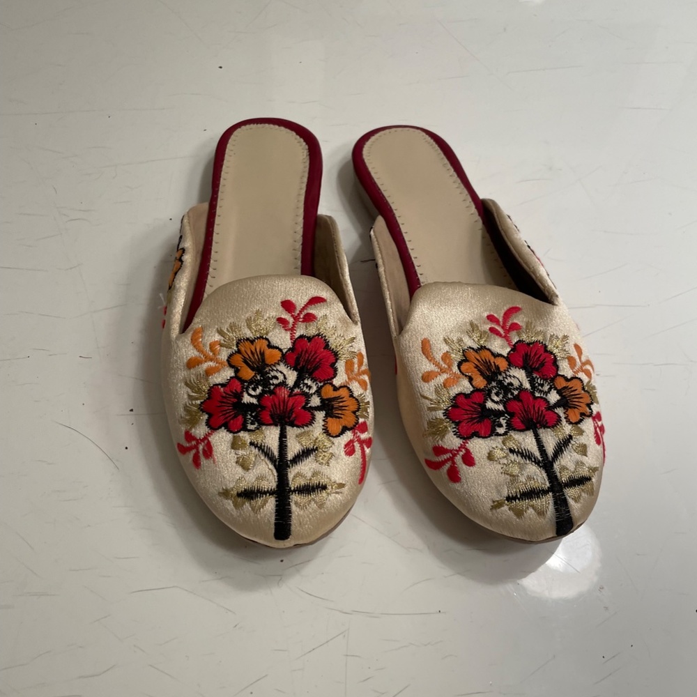 Asian-themed silk slippers with rubber sole